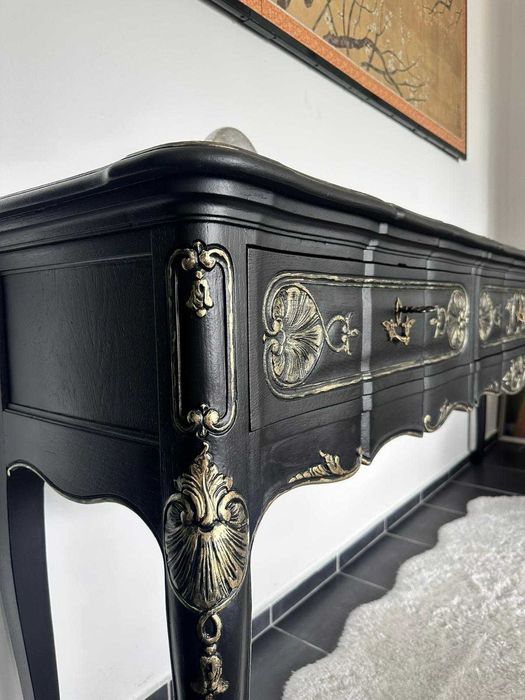 Comodă vintage elegantă în stil Louis XV – restaurată cu rafinament