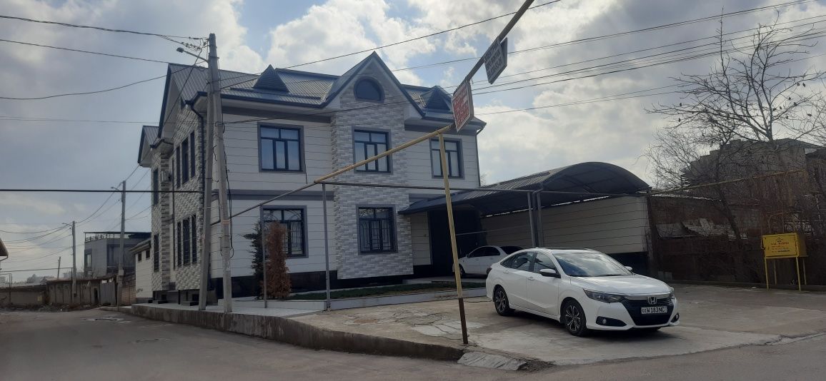 Дом 8комн/2этажный, общий пл: 400м². Кирпичный. Ор-р: ул. Нурафшон