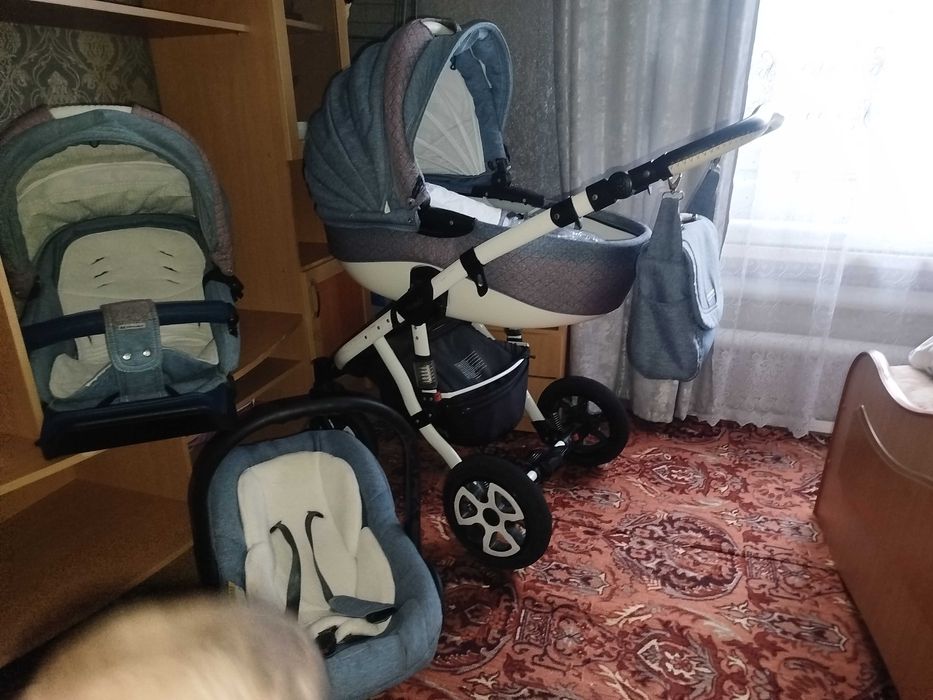 Продам коляску ,в отличном состоянии ,много чего в наборе,