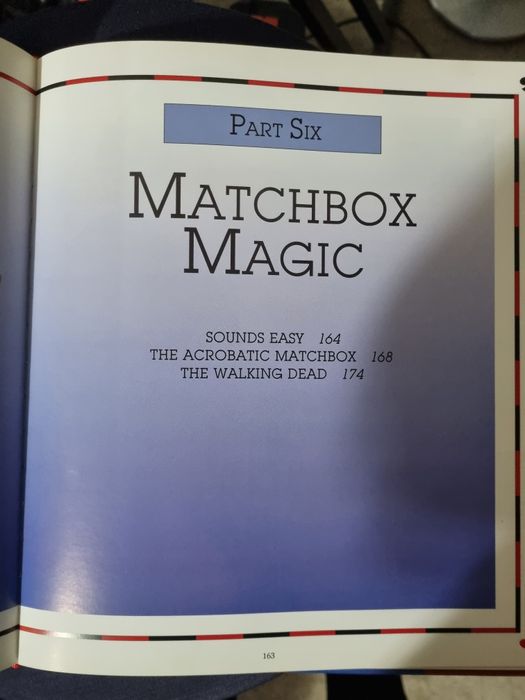 Manual explicit cu trucuri cărți joc, monede.