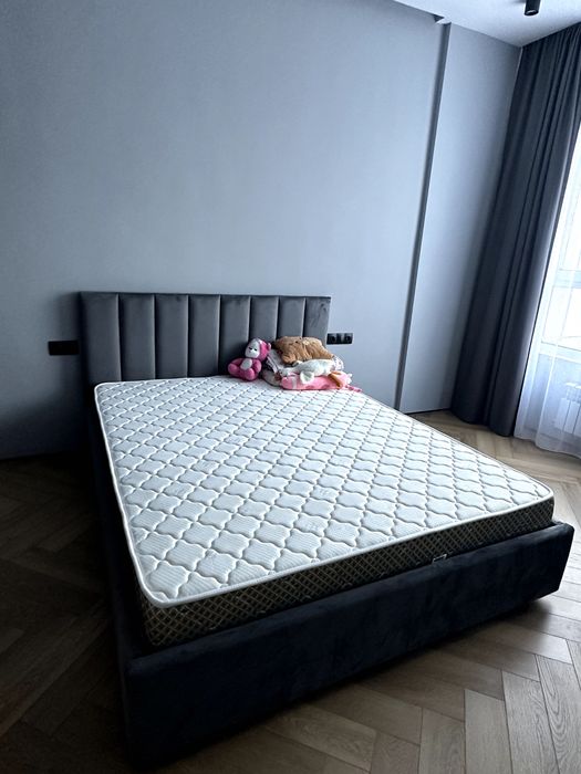 ПРОДАМ кровать с матрасом