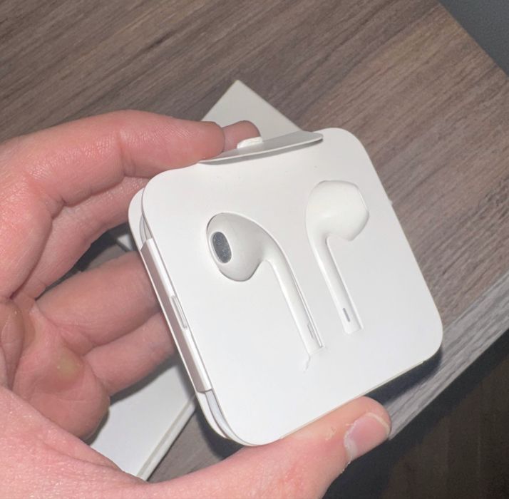 Жични слушалки на Apple