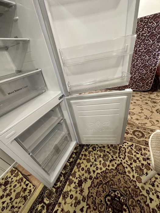 Холодильник новый в салофане белый  покупка для себя в дом брали
