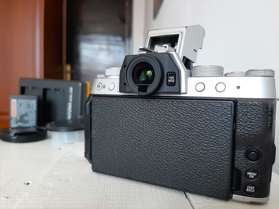 FUJIFILM X-T200 с обектив 15-45 mm