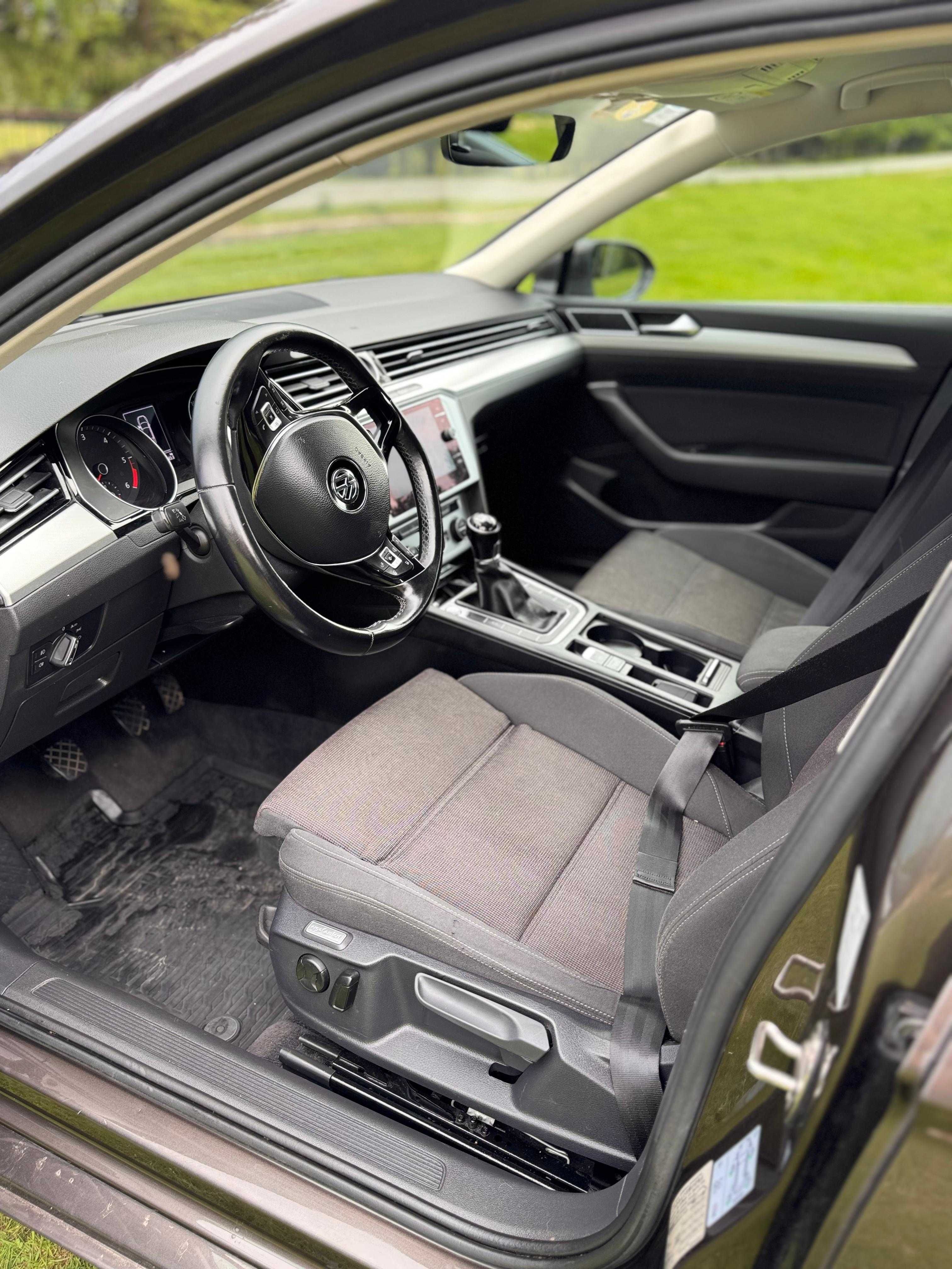 Volkswagen Passat 2018 Full service VW Distronic ACC Camera