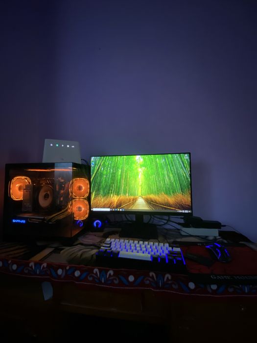 Vand pc îl am de 6 luni îl am de nou 128GB ssd+1TB îl dau cu tastatura