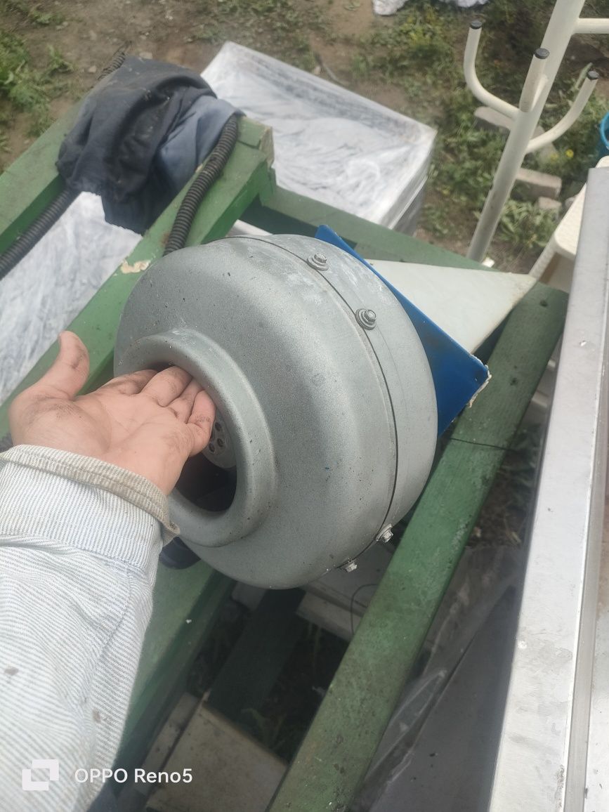 Продам моторчики от вытяжки,улитку,зонт,вытяжку