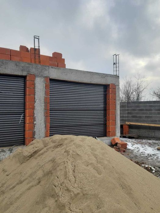 Usi:garaj:tip+rulou-din aluminiu