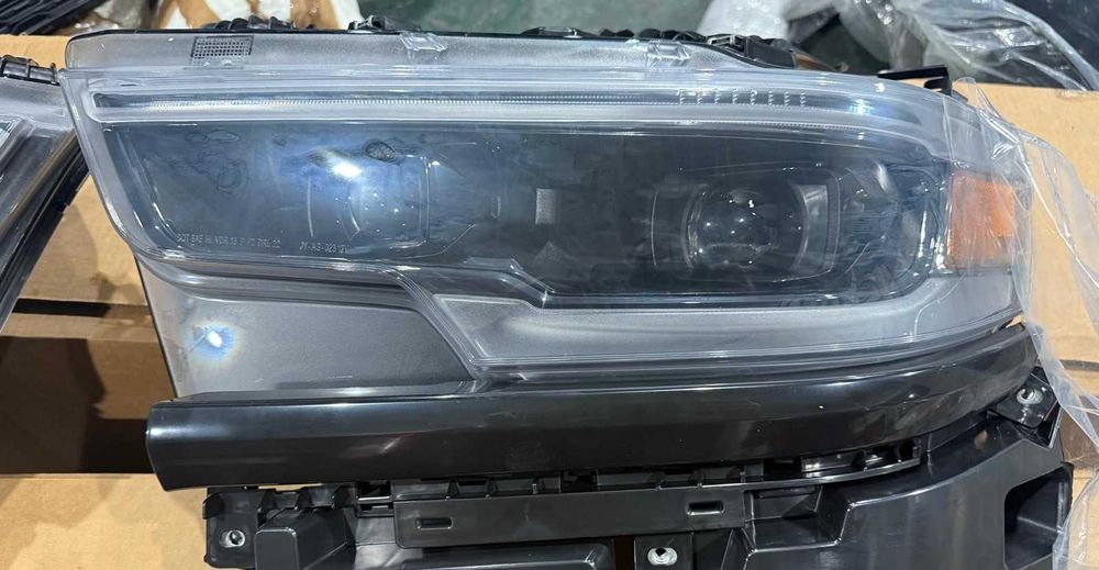 Faruri Dodge Ram gen 5 2024