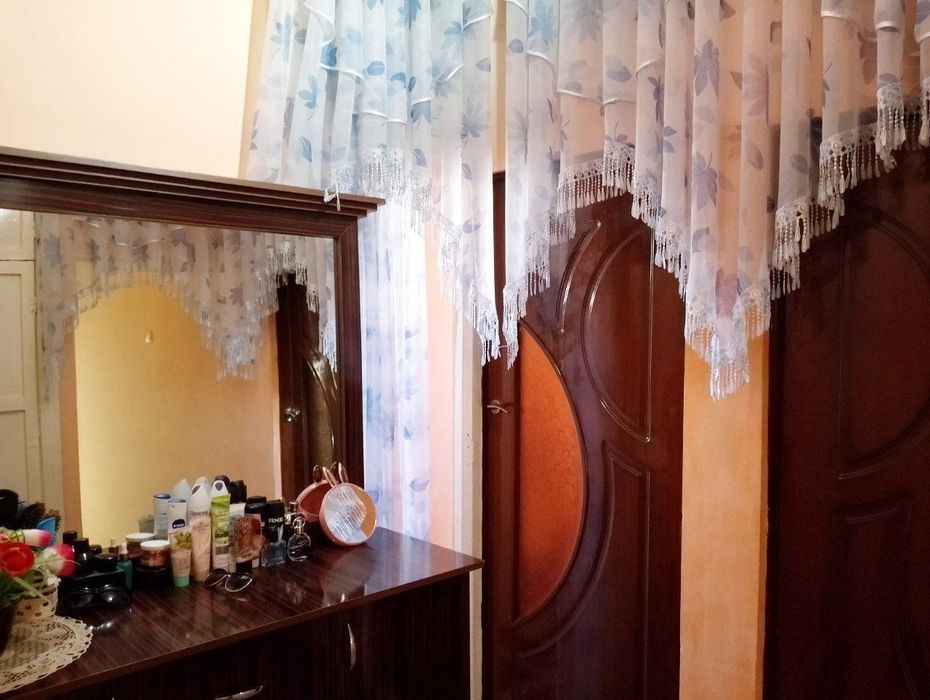 Srochno Navbahor mahallasida uy sotiladi narxi kelishiladi 28000$