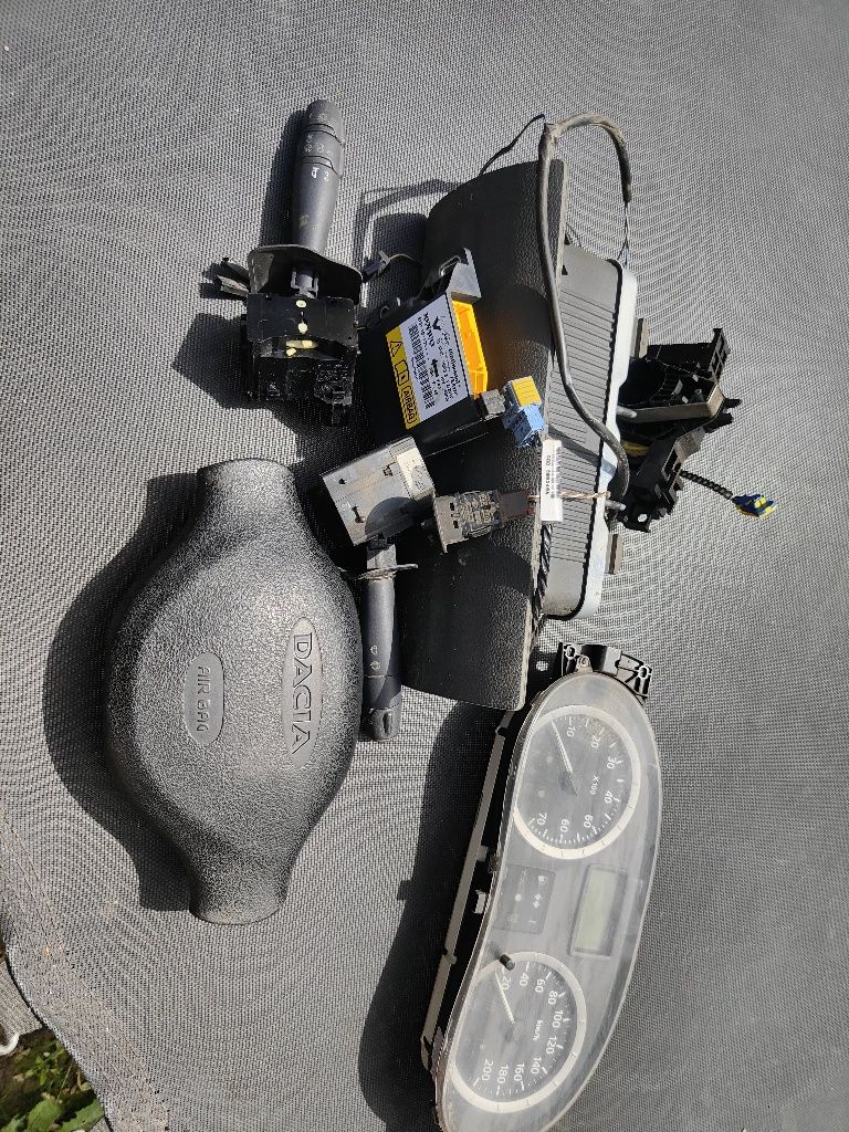 Piese auto Dacia MCV 2007, cârlig, pompa de frână, Airbag-uri