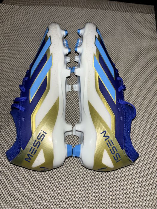 Нови футболни обувки Adidas X