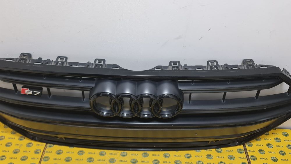 Grila masca radiator black Audi A7 S7 c8 4k bara fata far 2018+