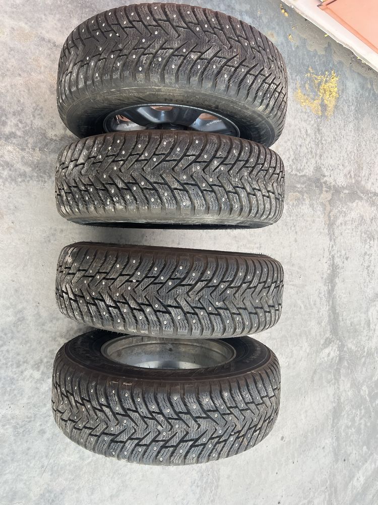 Nokian nordman 8 suv 225/70/16 с дисками