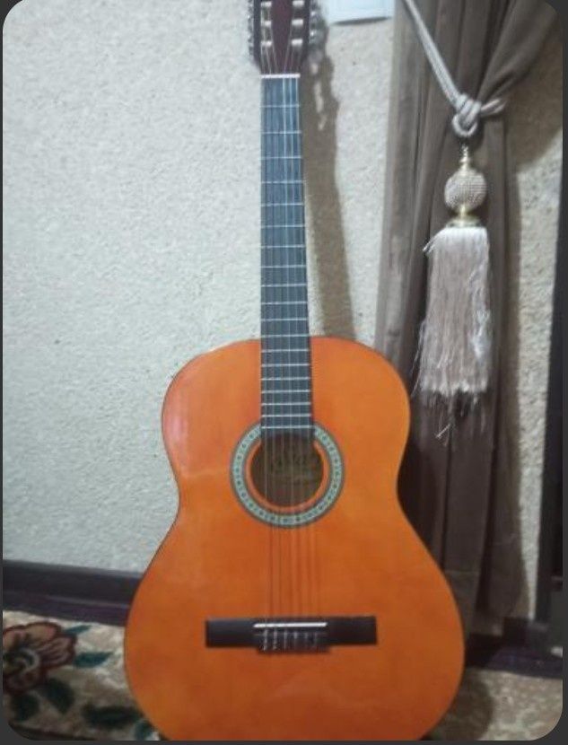 Klassik gitara sotiladi xolati ideal