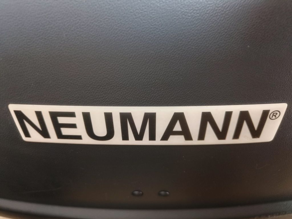 Vând cutie portbagaj auto suspendată Neumann