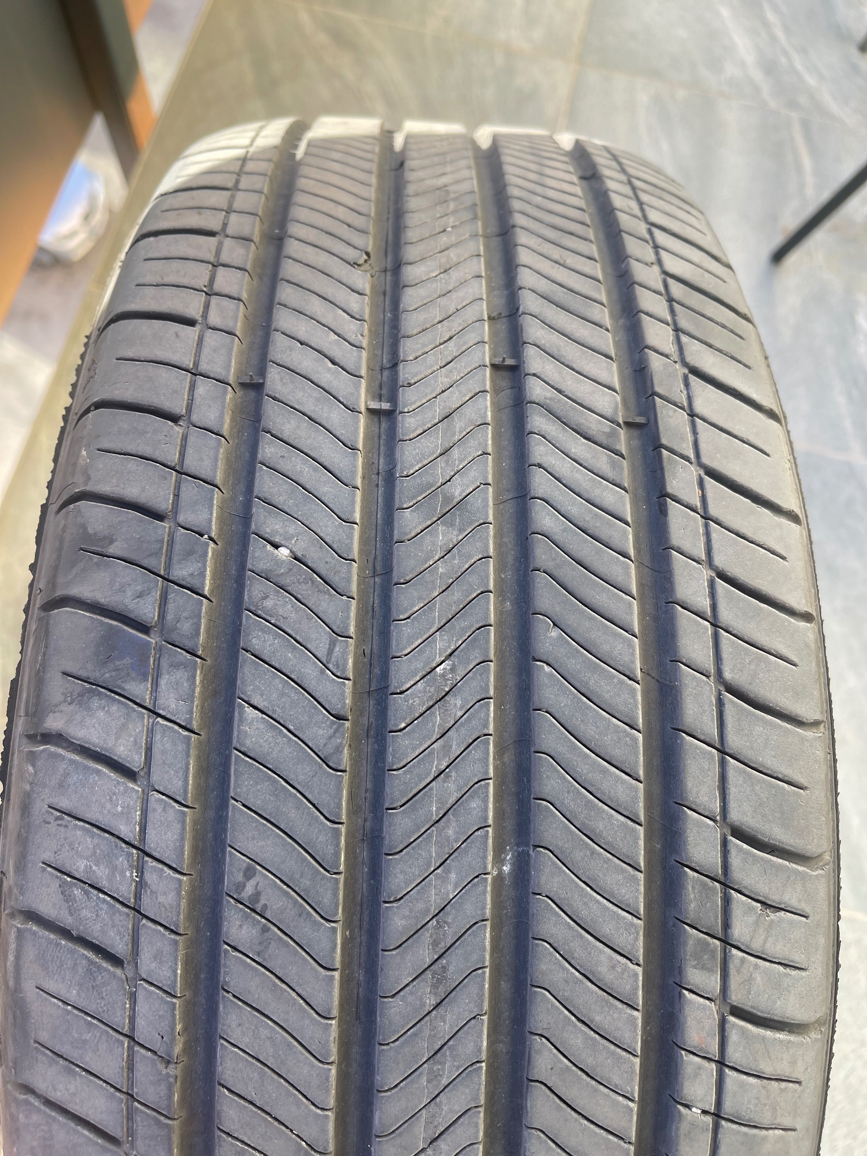 Vand cauciucuri de vara pentru masina, Michelin 215/55 R16