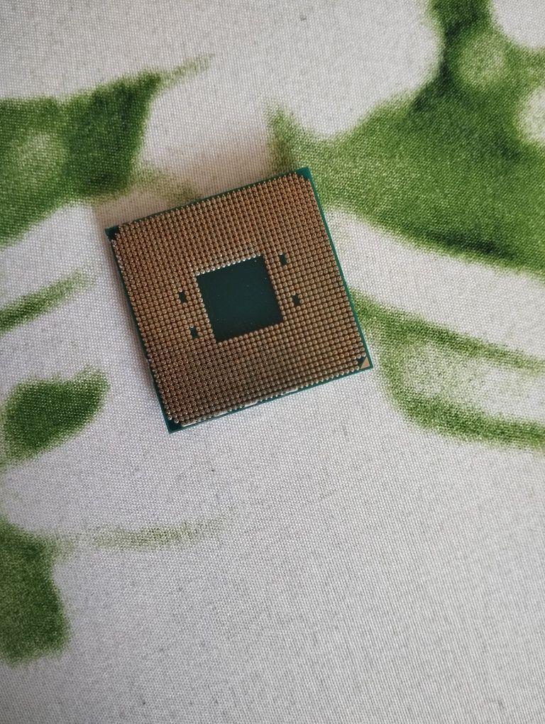 Процесор AMD Ryzen 3 1200