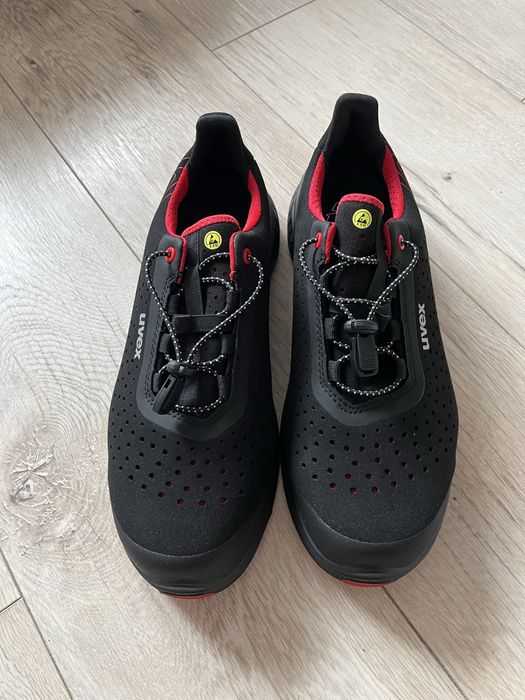 Bocanci UVEX marime 43