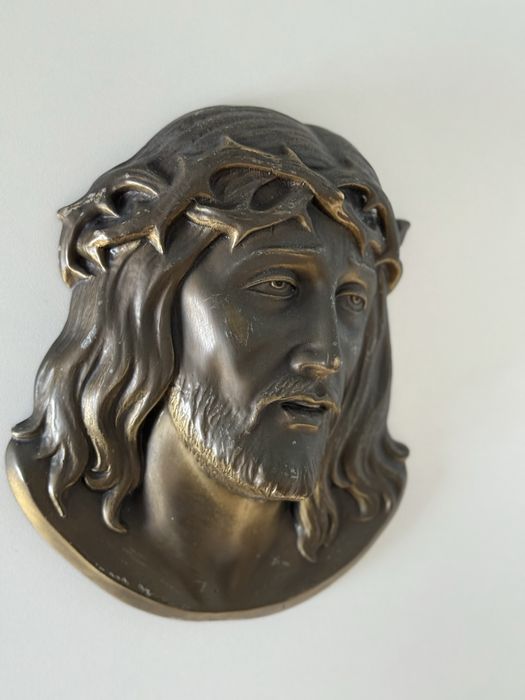 Urna de perete/tablou in relief din bronz cu Mantuitorul Iisus Hristos