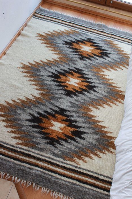 Ръчно тъкани килими.