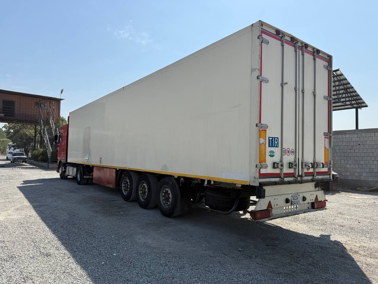 DAF XF + KOGEL Реф прицеп Сотилади 
 Йили: 2005 прицеп 2000