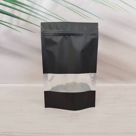 Белые и черные пакеты Doypack