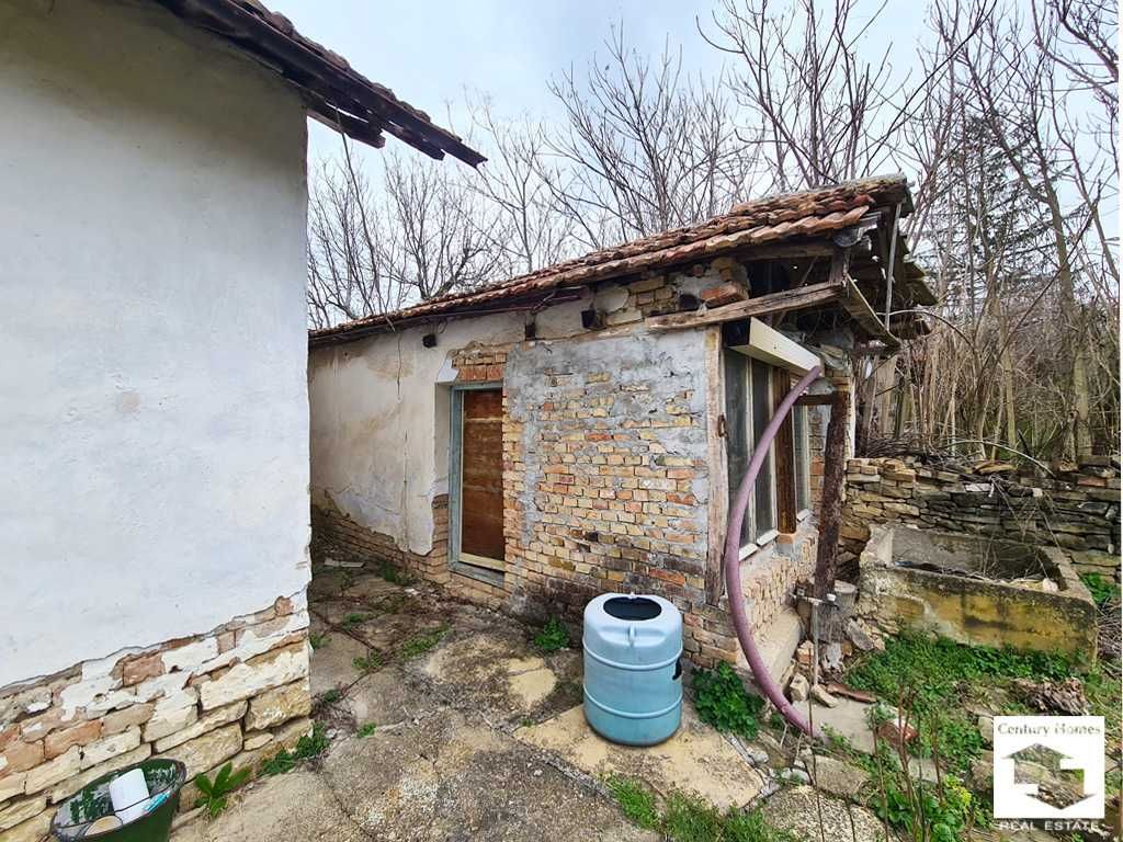 140311 Каменна къща с двор, с лешникова градина, в с. Михалци