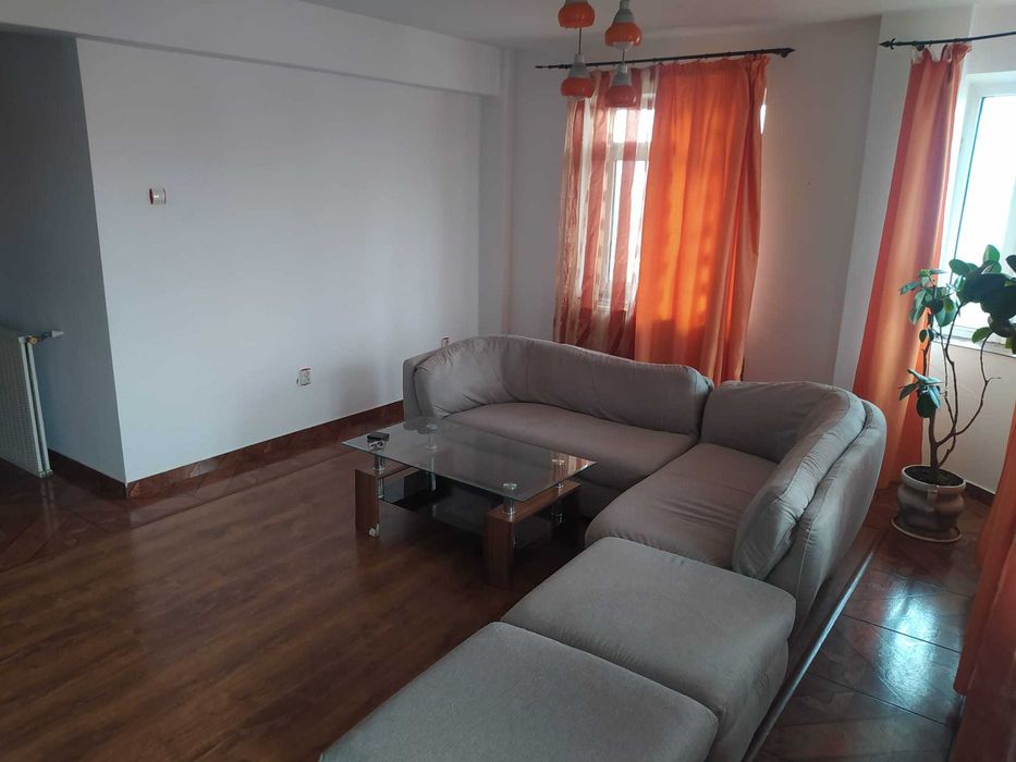 Apartament cu 3 camere de inchiriat