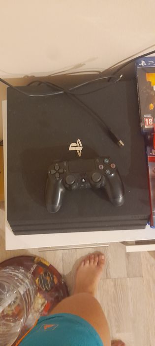PS4 PRO 1TB (с 8 игри подарък)
