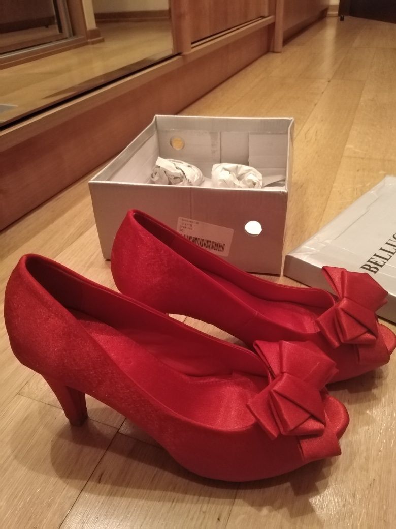 Sandale roșii din material textil