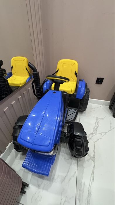 Детский трактор с прицепом