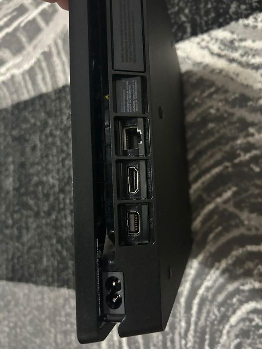 Продавам Playstation 4 slim