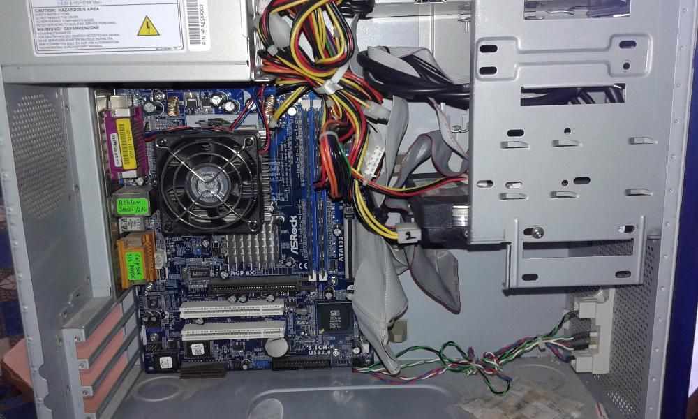 Домашен настолен компютър AMD-Athlon XpP 3000 +  2.18 GHZ