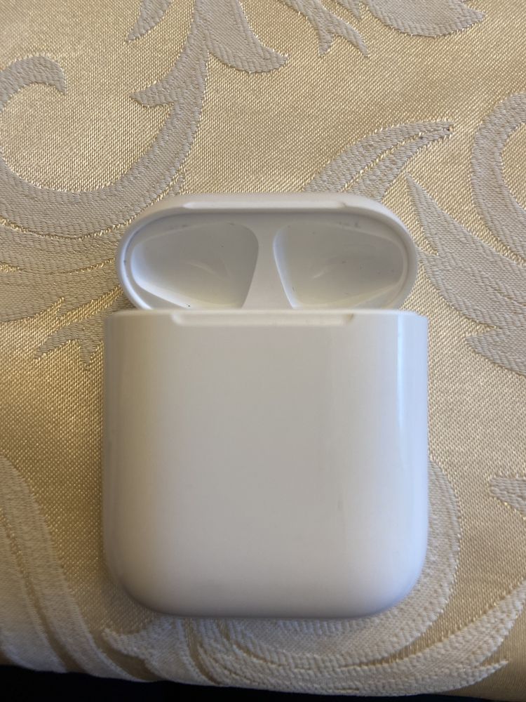 Кейс для наушников Airpods 2