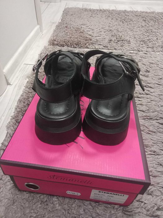 Дамски сандалети