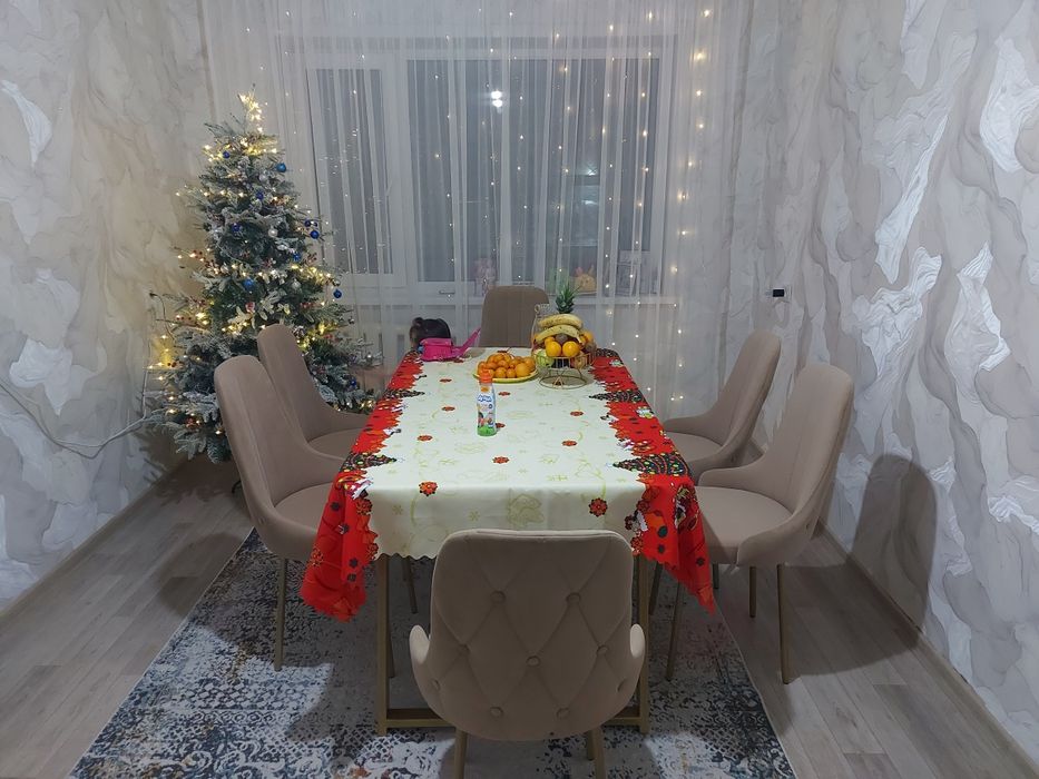 Стол с стулями продам
