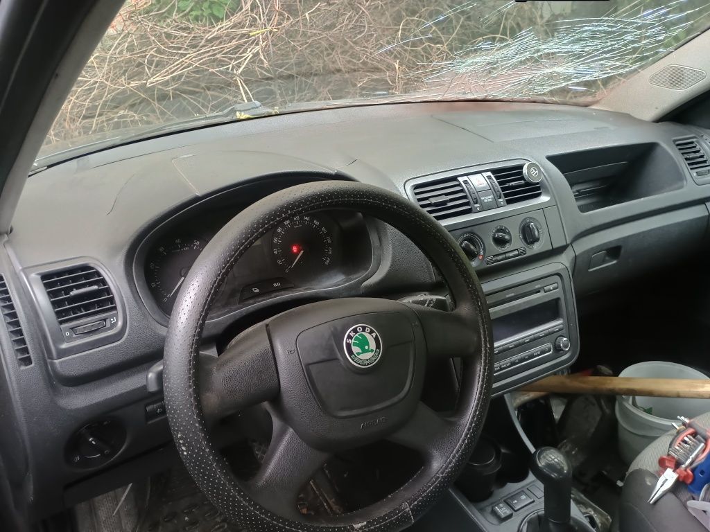 Skoda Fabia 2011 , usir avariat, partial reparat