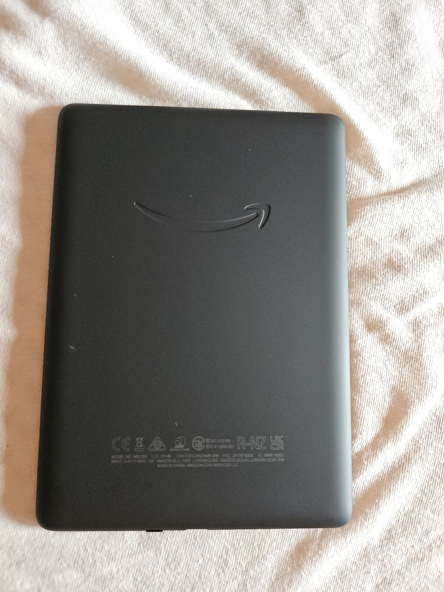 vând tableta Kindle Paperwhite nou