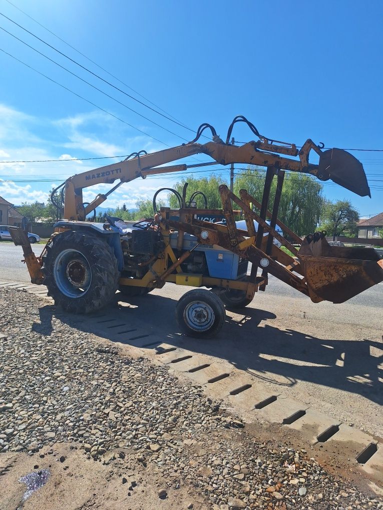 Tractor Landini 7500,75 cai cu incarcator frontal și Brat de excavat