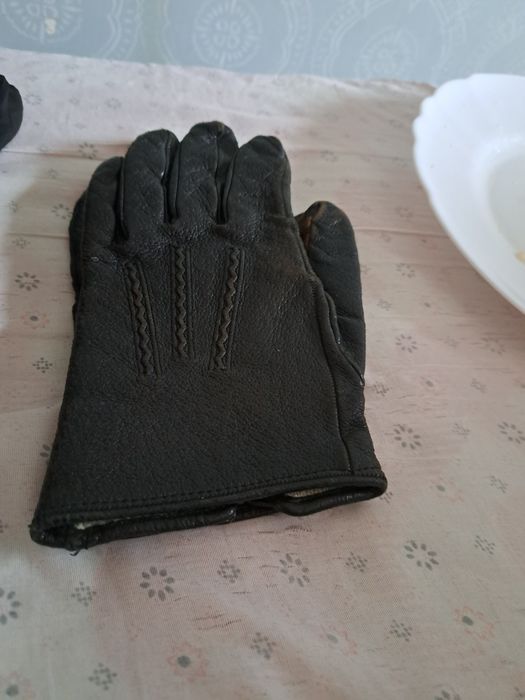 Vând mănuși dama,și mănuși bărbați stare buna