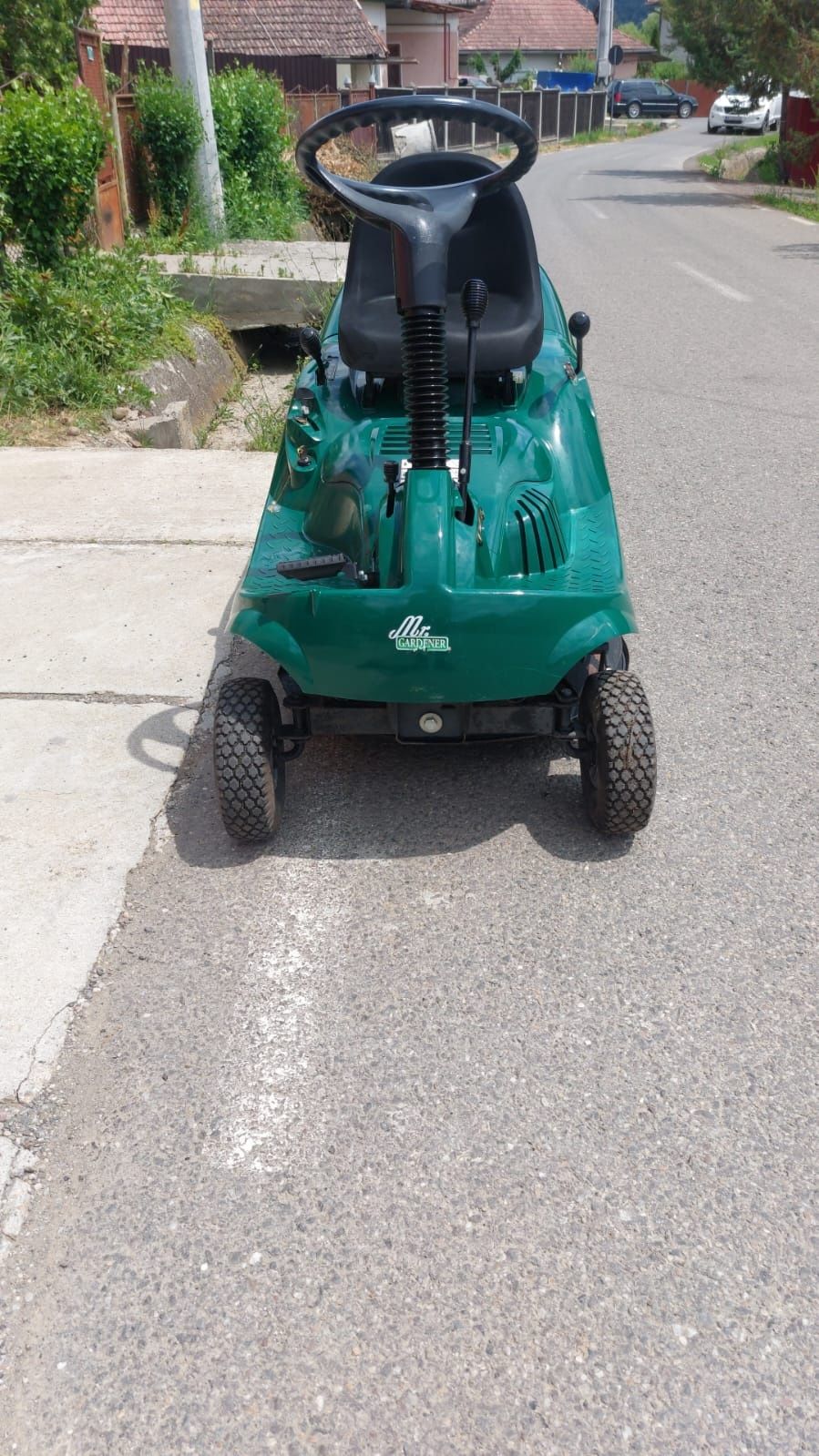 Tractoras de tuns iarba