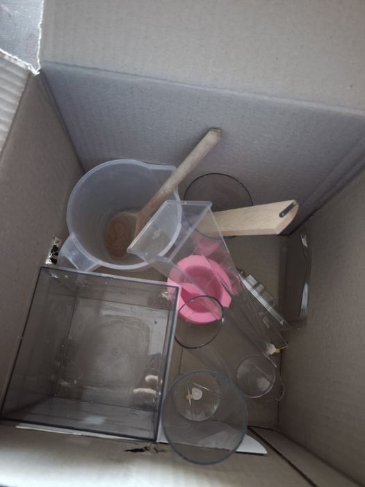 Vand matrite, recipiente si fitile pentru productia de lumanari parfum