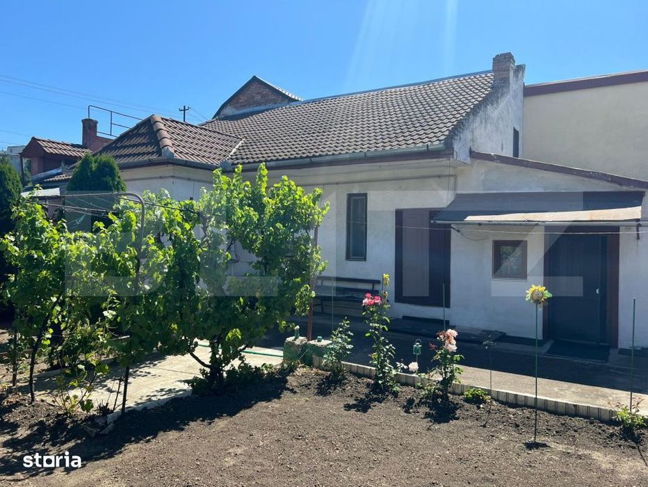 Casa de vanzare, cu 3 camere, 85 mp, zona semicentrala