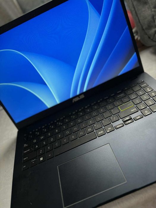 Laptop VivoBook vând sau schimb cu iphone!