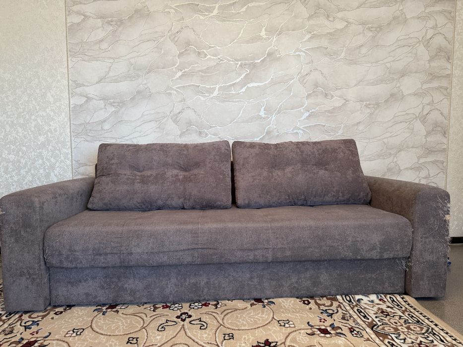 Большой диван со шкафами