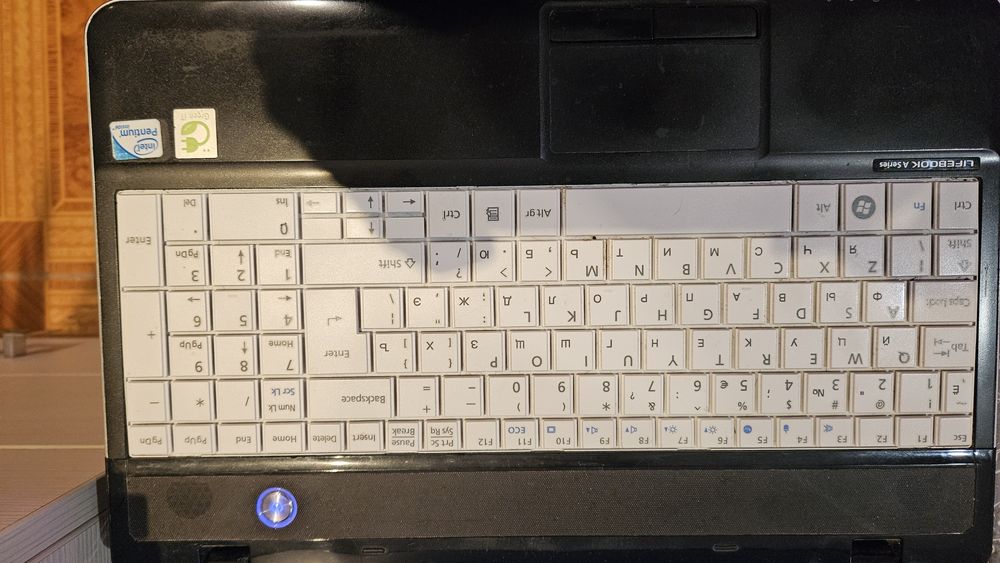 Fujitsu AH531 лаптоп