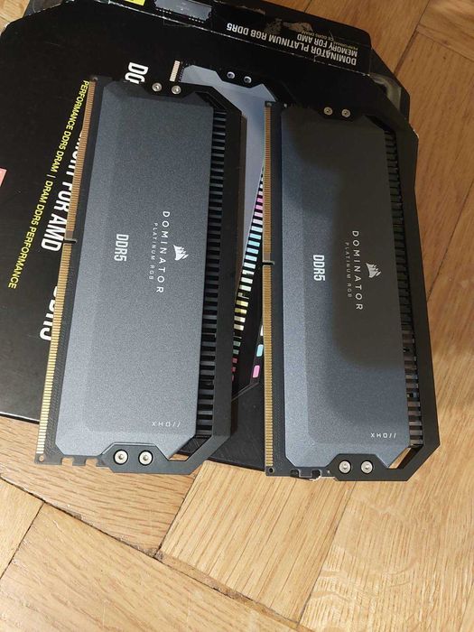 32GB DDR5 Corsair Dominator Platinium RGB - 5600MT/s, CL36 (EXPO, XMP)