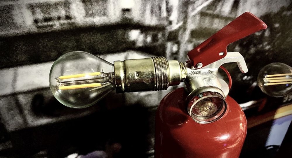 Lampa extinctor veioza stingator incendii corp iluminat bec retro