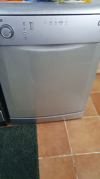 Продам посудомоечную машину